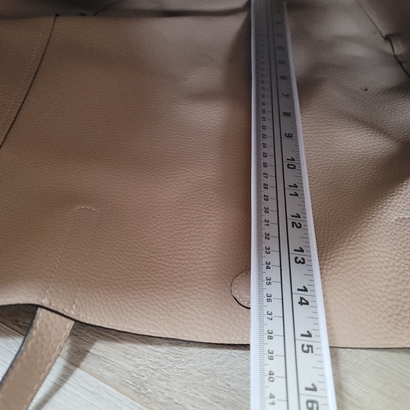 Large Off White Leather Shoulder Beach Bag - Picture 8 of 8